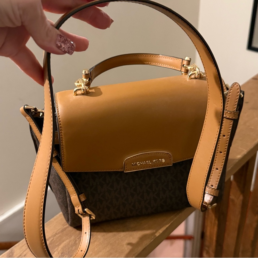 Michael Kors Purse, NWOT, never used! Excellent condition! - Picture 3 of 6